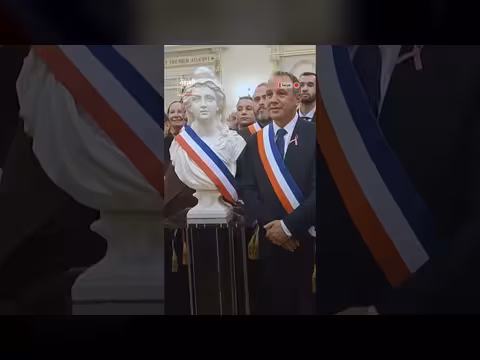 تسليم تمثال جديد للرمز الجمهوري الفرنسي إلى مرسيليا
