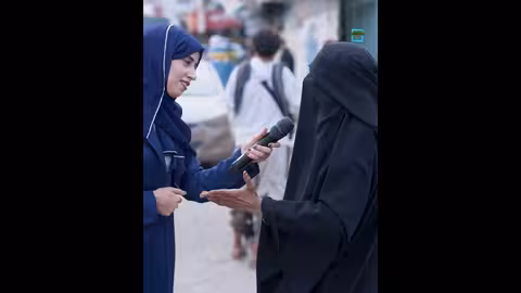 مسنة تنعي الفنان علي عنبة بأسلوب مؤثر