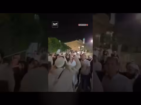مستوطن يحتفل بزفافه داخل الحرم الإبراهيمي في الخليل