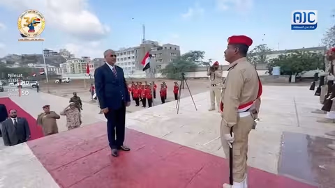 الرئيس الزُبيدي يحيي ذكرى عيد الاستقلال ال58 للجنوب بوضع إكليل من الزهور