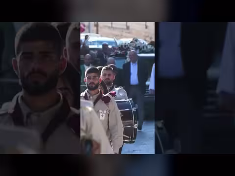 الفنان الفلسطيني سليمان منصور يوارى الثرى في الضفة الغربية