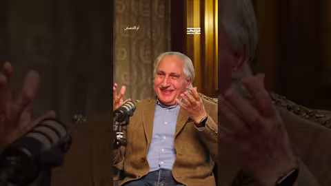 محمود درويش كتب قصيدة النثر وكان مدافعاً شرساً لها، لكنه لم يحفظ منها شيئاً