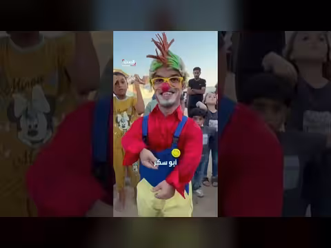 الفنان أحمد أبو سكر ينظم حلقات تفريغ نفسي لأطفال مخيم البريج