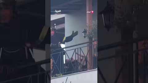 حريق قرب أثينا يدمر منازل ويُجبر السكان على الإخلاء