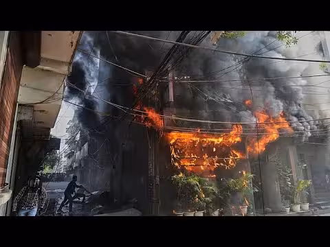 حريق في نيودلهي يودي بحياة 18 شخصا
