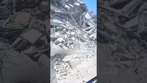 سائق جرافة إسرائيلي يوثق دمار المنازل في غزة
