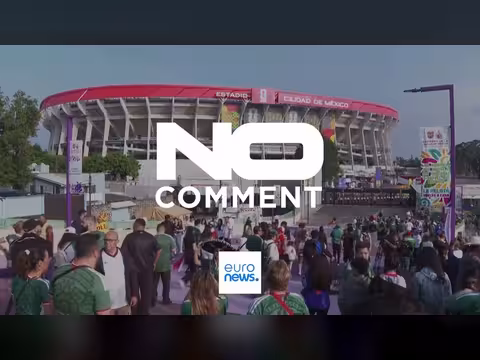 جماهير تتدفق إلى ملعب مكسيكو سيتي قبل كأس العالم