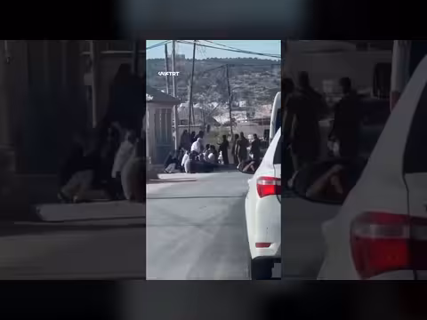 الاحتلال يحتجز ركاباً في طريقهم لحضور حفل زفاف