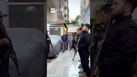 القبض على قاتل وسرقته ذهبًا وأموالًا في جريمة مدبرة