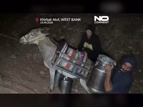 رعاة الضفة الغربية يهرّبون الحليب ليلا على ظهور الحمير هربا من القيود الإسرائيلية