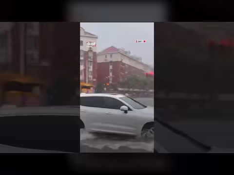 إعصار دولفين يضرب تايبيه برياح عاتية وأمطار غزيرة
