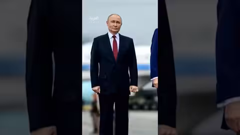 ترمب يعرض صورة مع بوتين في البيت الأبيض