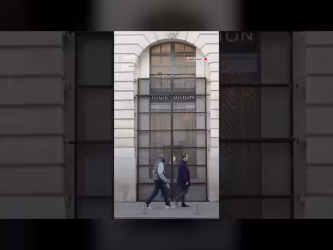 متاجر باريس تحصّن واجهاتها تحسباً لتجدد التظاهرات