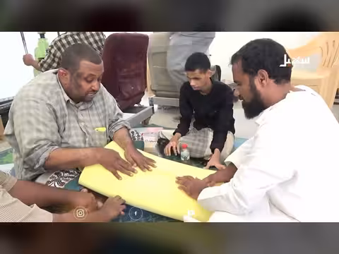 مكفوفون ينسجون خيوط النور والتمكين في اليمن