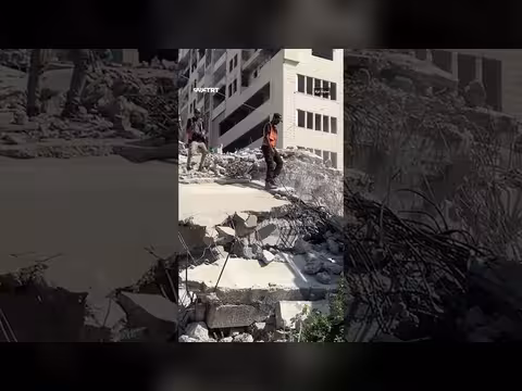 البحث عن جثامين ثلاثة عشر شهيداُ تحت ركام منزل