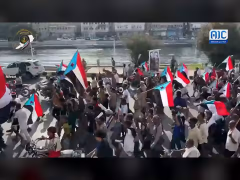 انطلاق مسيرة مكلا احتفالاً بذكرى عدن