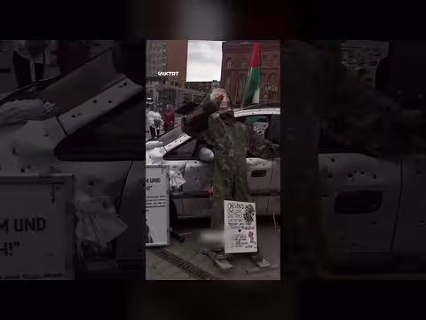 ناشطون في برلين ينظمون عرضاً تذكارياً لأطفال فلسطين الشهداء