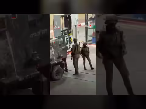 الجيش الإسرائيلي يعتقل شاباُ فلسطينياُ خلال اقتحام أبو ديس