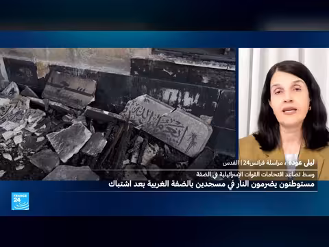 مستوطنون يحرقان مسجدين في الضفة الغربية