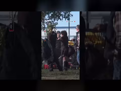 سيارة تقتحم ملعباً في كانساس وتقتل شخصين أحدهما طفل