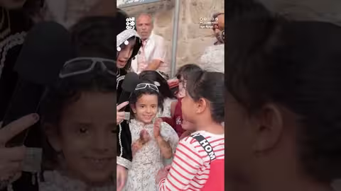 رد طفلة على سؤال: من اشترى لك البدلة؟ عيدية عيد