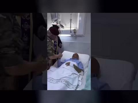 الملك عبد الله الثاني يتفقد مصابي هجوم كنيسة الكرك