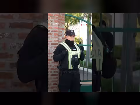 ميسي يحضر جنازة والده في مدينة روزاريو الأرجنتينية