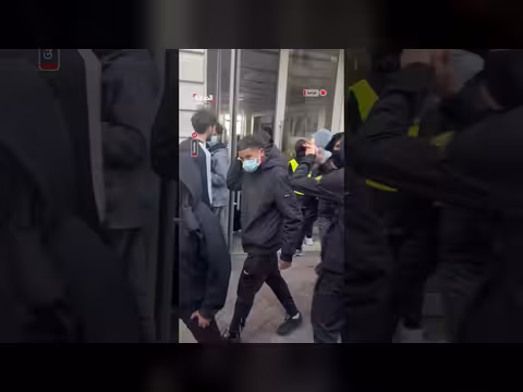 نهب متجر شركة آبل في مدينة بوردو الفرنسية خلال الاحتجاجات