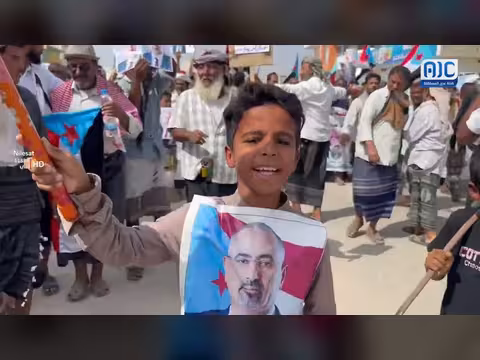 مسيرة في عزان رفضاً لإدراج مدانين في صفقة تبادل أسرى