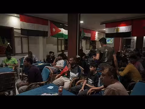 سكان غزة يستمتعون بمباراة كأس العالم