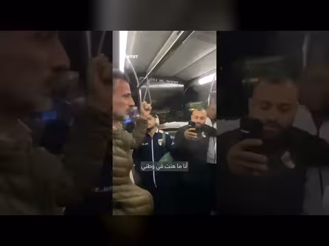 الفنان التركي محمد علي أصلان يشارك لاعبي المنتخب غناء أغنية فلسطينية