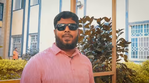 قصصهم محمد علي.. شاب كفيف أضاء بإرادته دروب الحياة