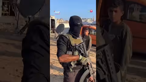 حماس في خان يونس قبل تسليم الرهائن