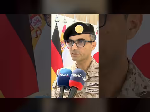 قائد التحالف البحري يناقش آليات تبادل المعلومات في اجتماع التخطيط