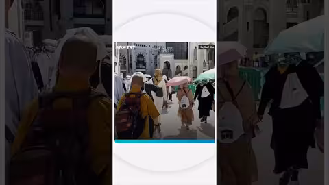 توافد الحجاج إلى صحن الطواف