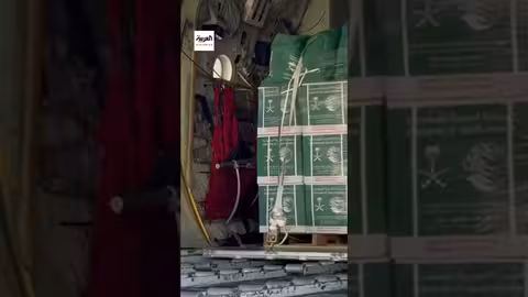 وصول الطائرة الإغاثية السعودية السبعين إلى العريش لدعم غزة