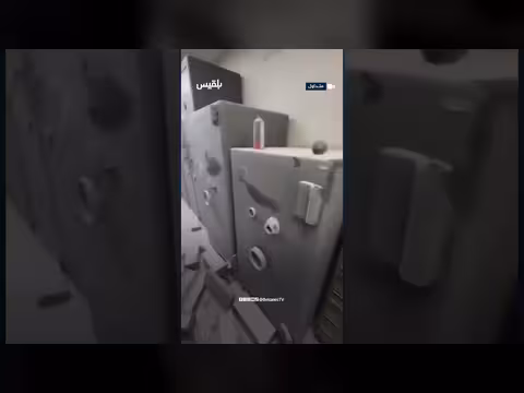 لصوص يقتحمون بنك في نابولي ويحتجزون رهائن