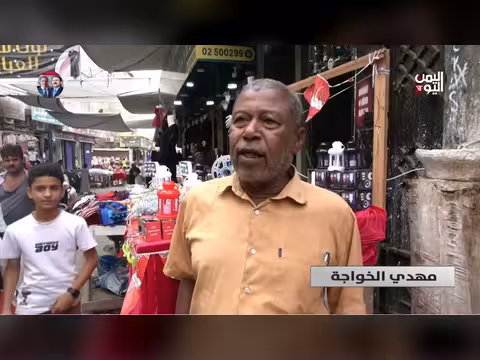 لحج: أطفال يبيعون زينة رمضان لإعالة أسرهم