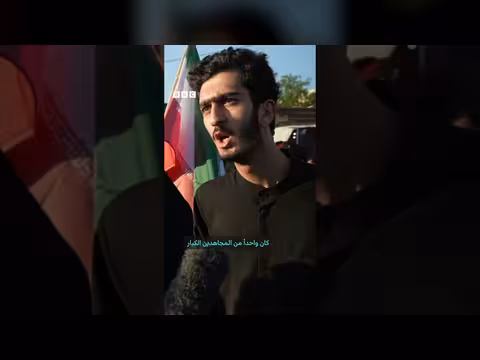 آلاف العراقيين يشيعون جثمان خامنئي في النجف