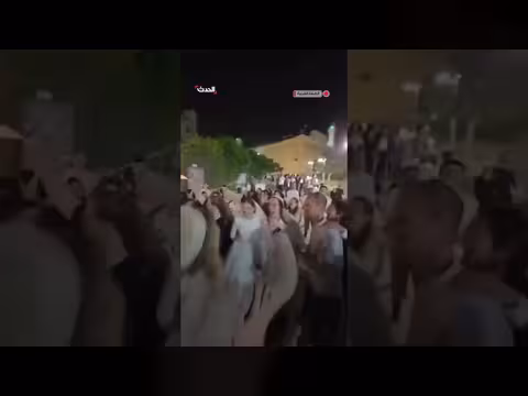 مستوطن يحتفل بزفافه داخل الحرم الإبراهيمي في الخليل