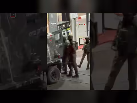 الجيش الإسرائيلي يعتقل شاباُ فلسطينياُ في أبو ديس شرق القدس