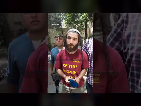 عضو الكنيست تسفي سوكوت يحطم نصب شهداء مادما في نابلس