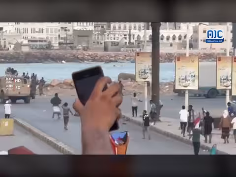 لحظة سقوط الشهيد في المكلا