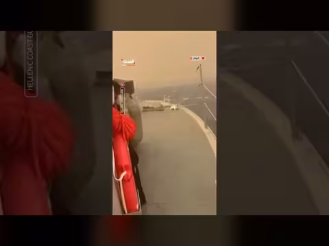 خفر السواحل اليوناني يجلي سكان جزيرة كريت بحراً مع حرائق الغابات