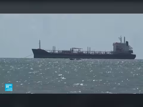 الحوثيون يستهدفون ناقلتين سعوديتين بالبحر الأحمر