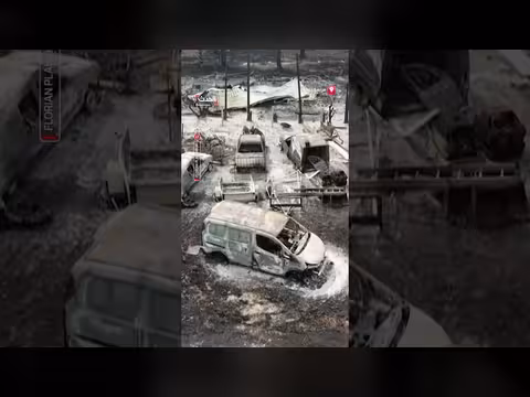 صور جوية تكشف حجم الدمار في حرائق لو بورج