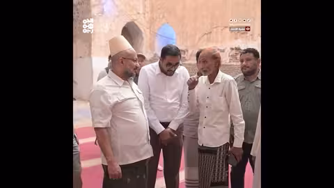 طارق صالح يتفقد مديرية حيس ويوجه بتأهيل الشارع الرئيس