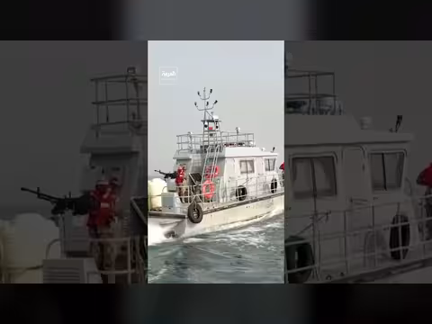 العربية ترصد حركة الملاحة في جزيرة زقر على مدخل باب المندب