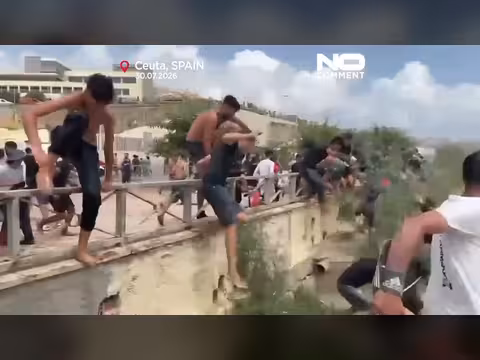 آلاف المهاجرين يقتحمون حدود سبتة الإسبانية من المغرب