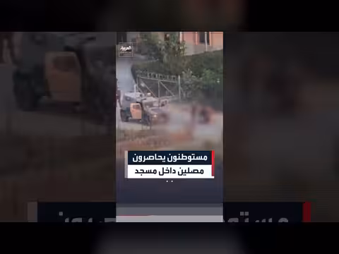 مستوطنون يحاصرون مصلين بمسجد شرق إذنا ويعتدون عليهم بغطاء الجيش الإسرائيلي